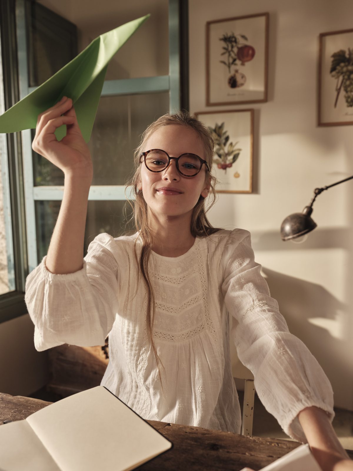 Child wearing Olivio blue light glasses in front of a screen