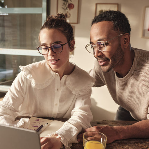Olivio & Co screen glasses lifestyle