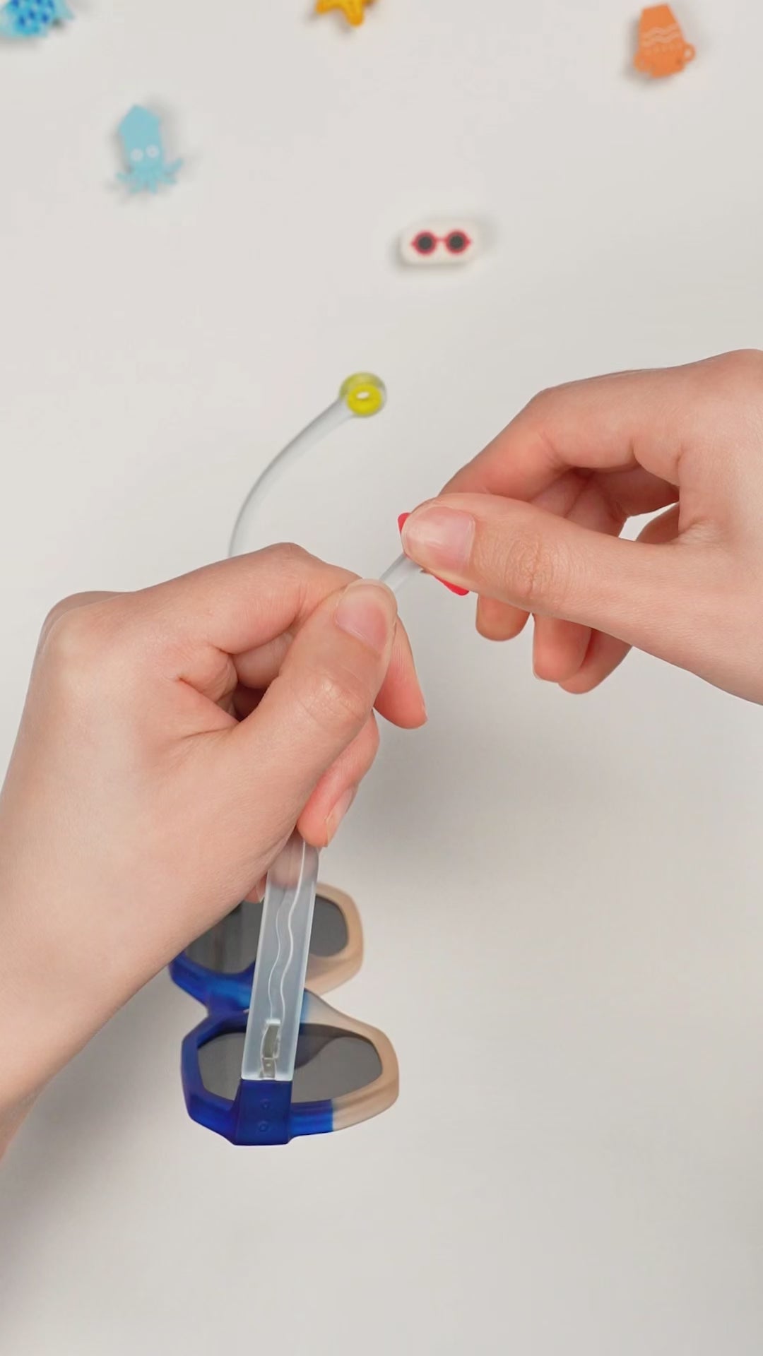 Demo: personalising the Breakfast Art Club strap with DIY charms